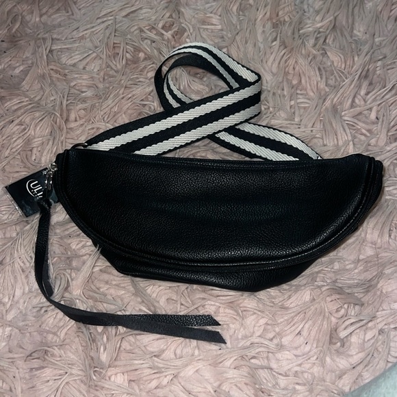 Ulta Black and White Belt Bag - Picture 1 of 6